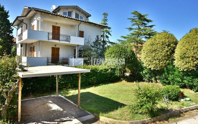 Villa unifamiliare via Ciavattini, Centro, Osimo — foto 7 di 44