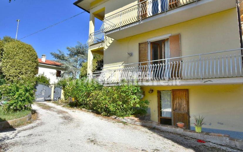 Villa unifamiliare via Ciavattini, Centro, Osimo