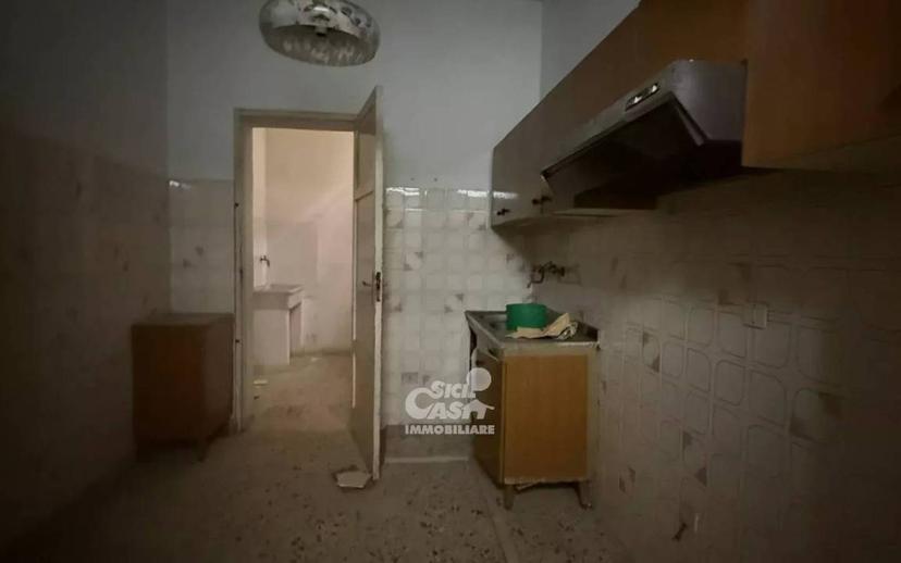 Trilocale da ristrutturare, secondo piano, Centro Urbano, Marsala — foto 2 di 7