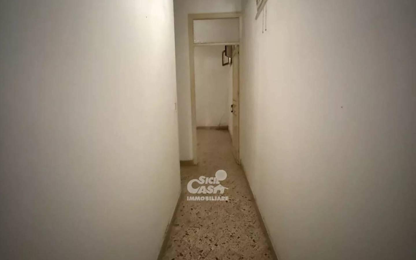 Trilocale da ristrutturare, secondo piano, Centro Urbano, Marsala