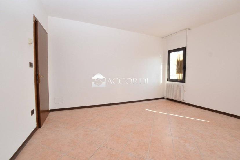 Villa a schiera 4 locali, buono stato, Giavera del Montello — foto 4 di 26