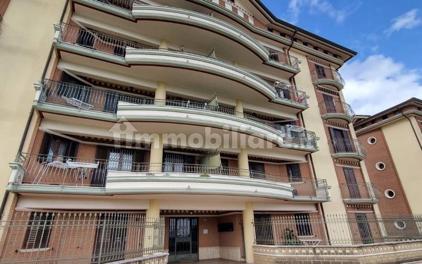 Quadrilocale Contrada Archi 2f, Picarelli, Rione Ferrovia, Archi, Avellino — foto 15 di 46