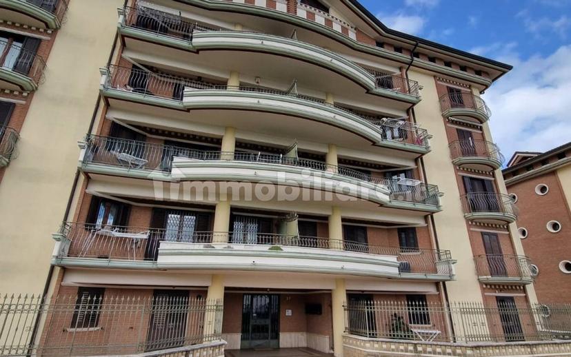Quadrilocale Contrada Archi 2f, Picarelli, Rione Ferrovia, Archi, Avellino — foto 2 di 46