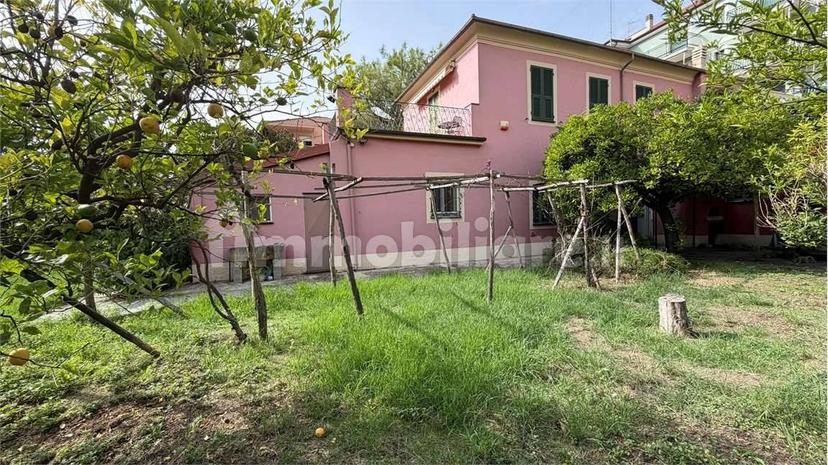 Villa unifamiliare via Piave, Centro, Albenga — foto 74 di 92