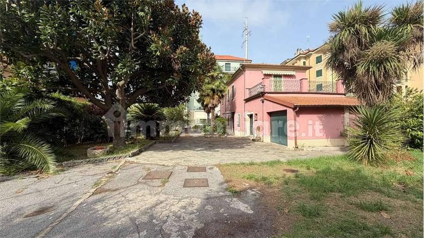 Villa unifamiliare via Piave, Centro, Albenga — foto 17 di 92