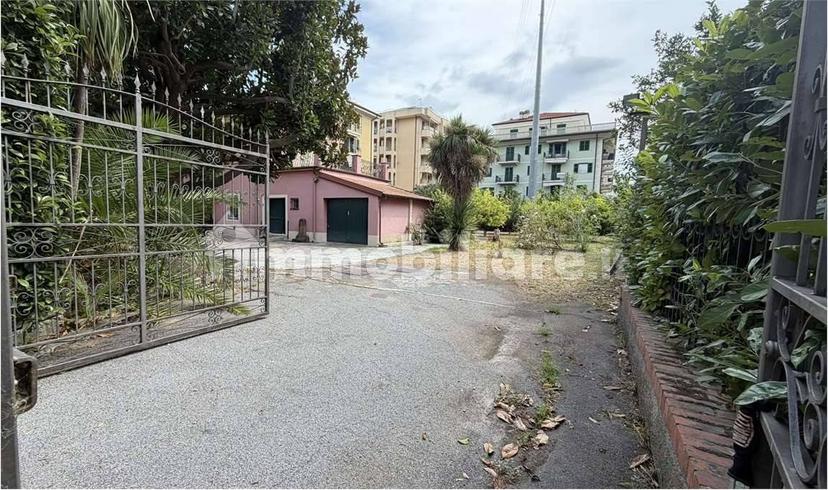 Villa unifamiliare via Piave, Centro, Albenga — foto 50 di 92