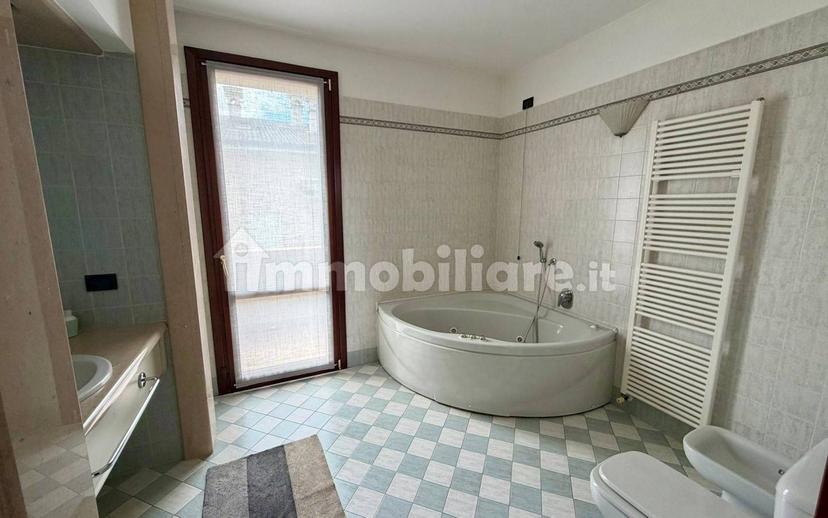 Villa bifamiliare viale Villa del Veneziano 55, Viadana — foto 3 di 19
