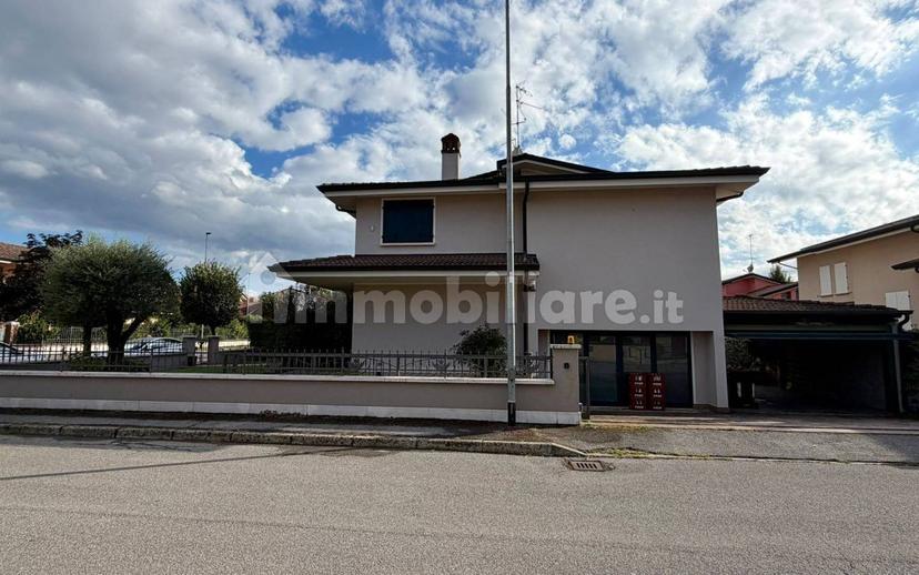 Villa bifamiliare viale Villa del Veneziano 55, Viadana — foto 5 di 19