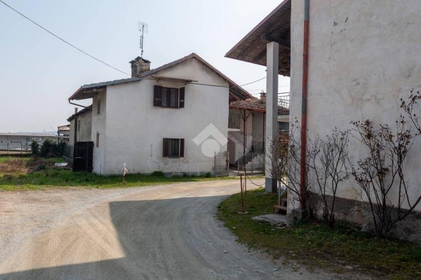 Trilocale via vecchia della valle 7, Revello — foto 2 di 23