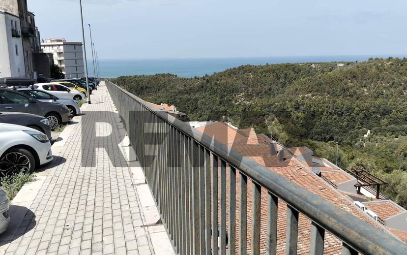 Terratetto unifamiliare via Famiglia Marchetti 20-22, Centro, Ischitella — foto 9 di 35