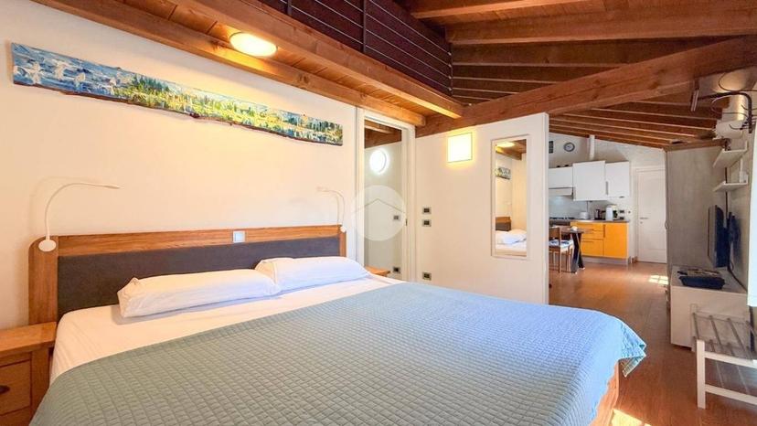 Bilocale via Borgo Cavour 7, Centro, Bardolino — foto 3 di 13