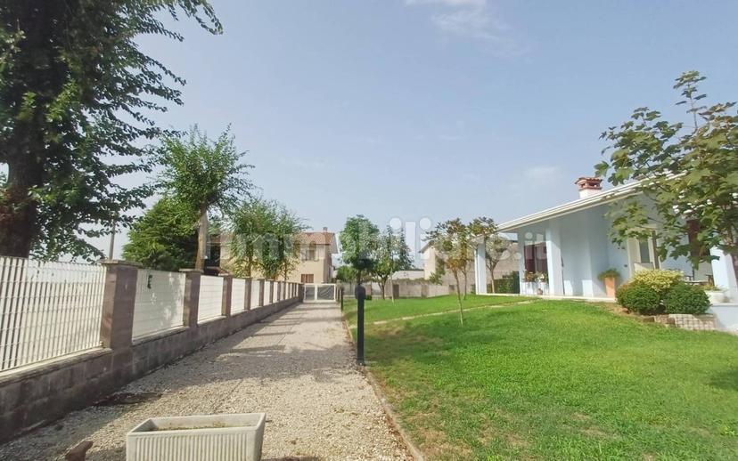 Villa unifamiliare via Aquileia, Centro, Trivignano Udinese