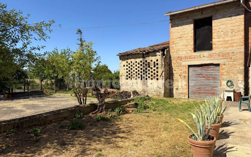Terratetto plurifamiliare 270 m², da ristrutturare, La Scala, Calenzano, San Miniato — foto 2 di 17