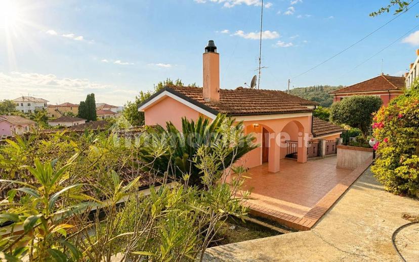Villa unifamiliare, ottimo stato, 249 m², Oneglia, Imperia — foto 26 di 37