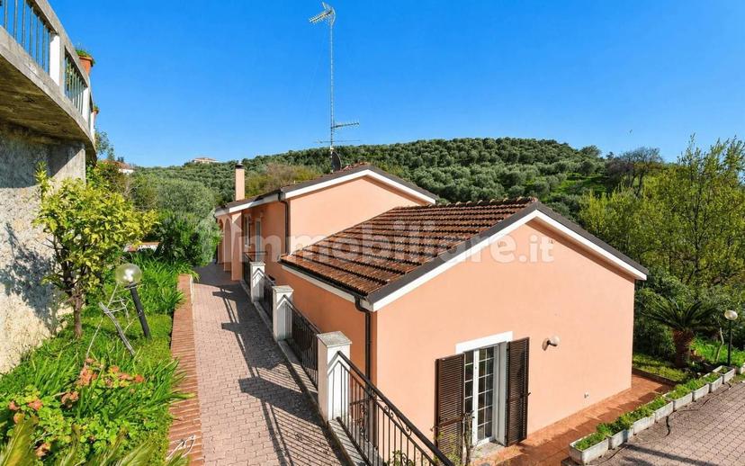Villa unifamiliare, ottimo stato, 249 m², Oneglia, Imperia — foto 19 di 37