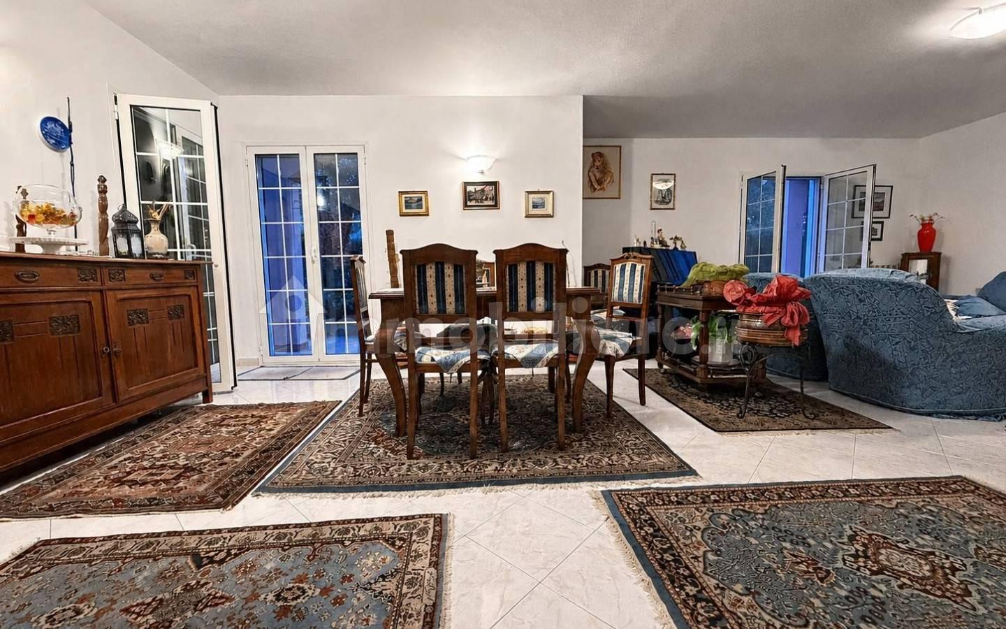Villa unifamiliare, ottimo stato, 249 m², Oneglia, Imperia