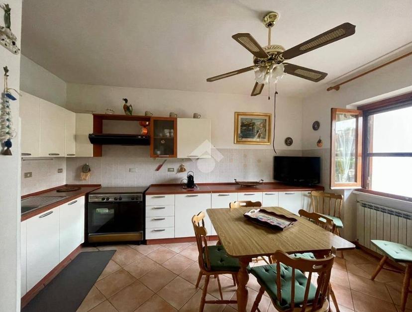 Villa plurifamiliare via dei Pini 18, Centro, Valentano — foto 5 di 27