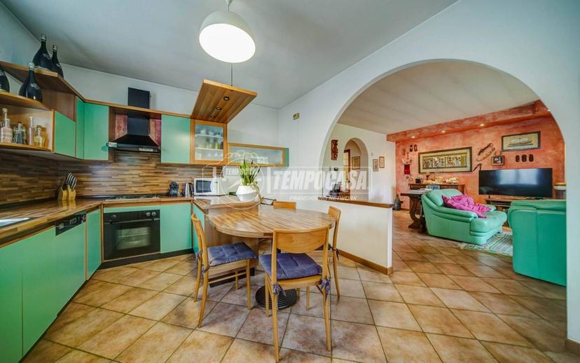 Villa unifamiliare via Galliano 21, Centro, Carnago — foto 2 di 41