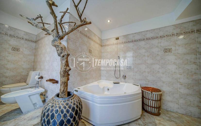 Villa unifamiliare via Galliano 21, Centro, Carnago — foto 39 di 41