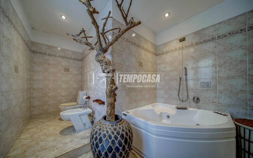 Villa unifamiliare via Galliano 21, Centro, Carnago — foto 12 di 41