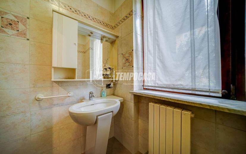 Villa unifamiliare via Galliano 21, Centro, Carnago — foto 38 di 41