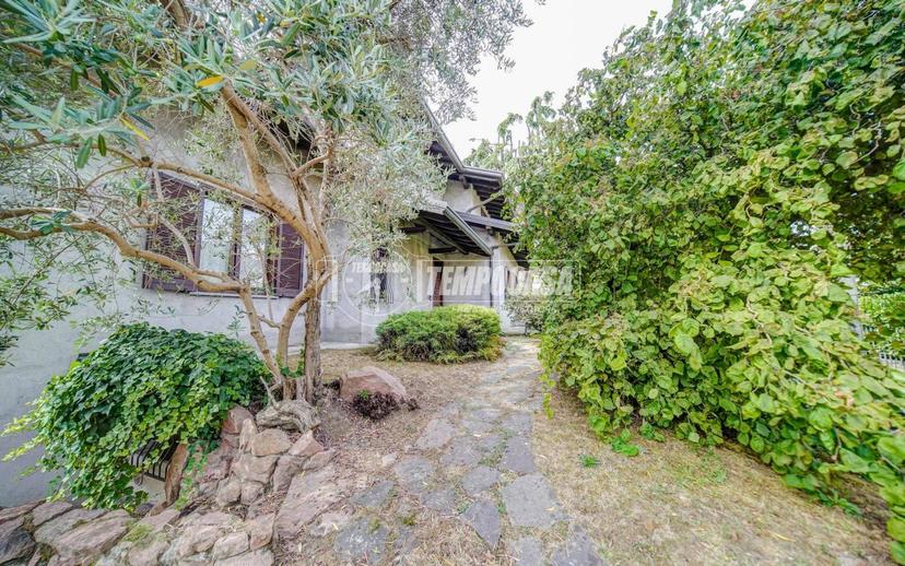 Villa unifamiliare via Galliano 21, Centro, Carnago — foto 5 di 41