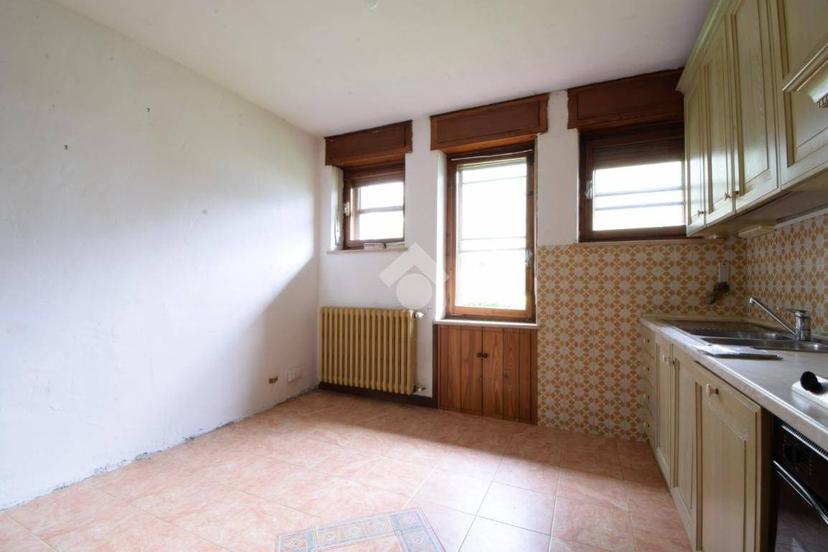 Villa unifamiliare via Giovanni Binel 44, Centro, Donnas — foto 4 di 44