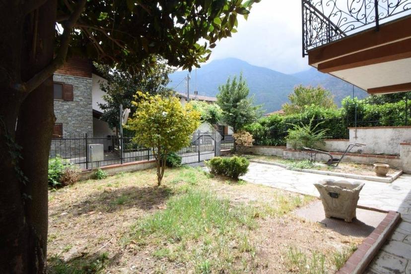 Villa unifamiliare via Giovanni Binel 44, Centro, Donnas — foto 3 di 44