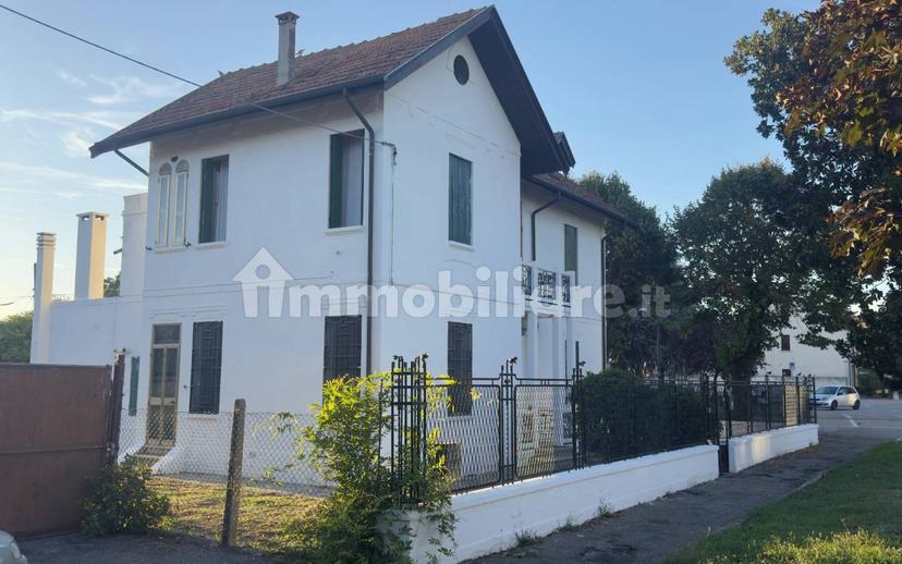 Villa a schiera via Roma 93, Centro, Salara