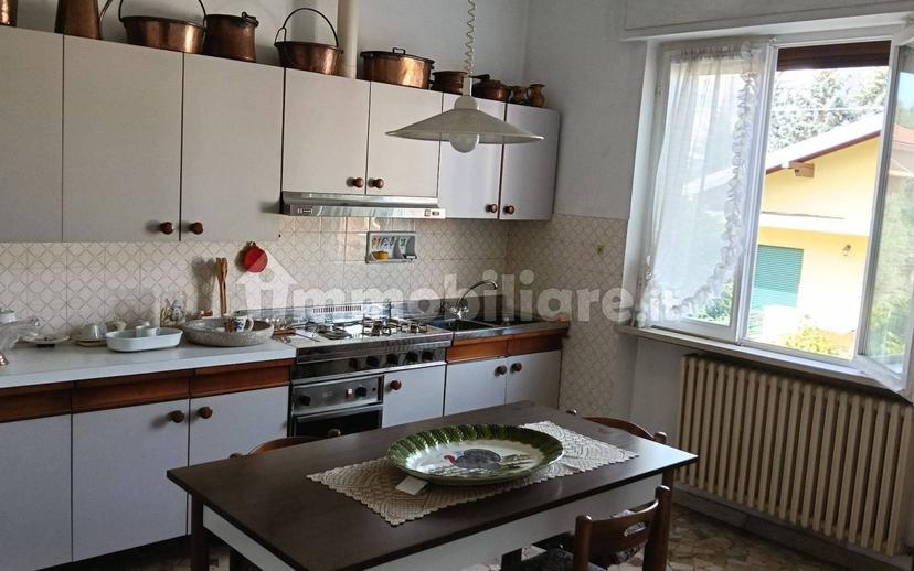 Villa bifamiliare via Papa Giovanni XXIII 21, Venegono Inferiore — foto 3 di 11