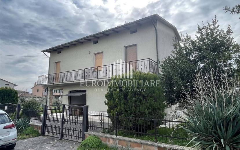 Terratetto unifamiliare 250 m², buono stato, Centro, Castiglione del Lago — foto 14 di 24