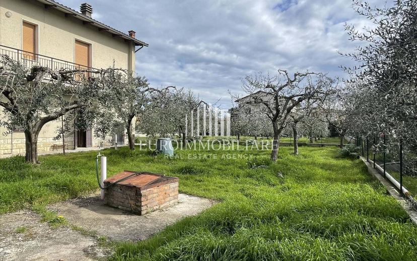 Terratetto unifamiliare 250 m², buono stato, Centro, Castiglione del Lago — foto 10 di 24