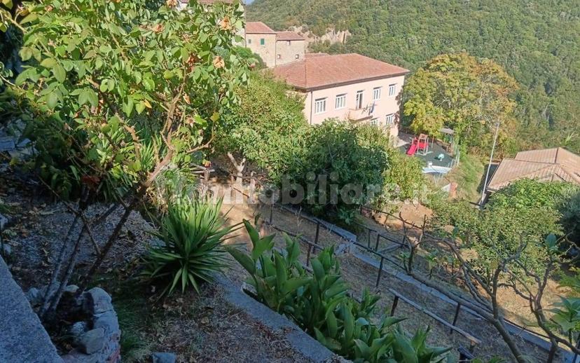 Terratetto unifamiliare 345 m², ottimo stato, Sassetta — foto 3 di 39