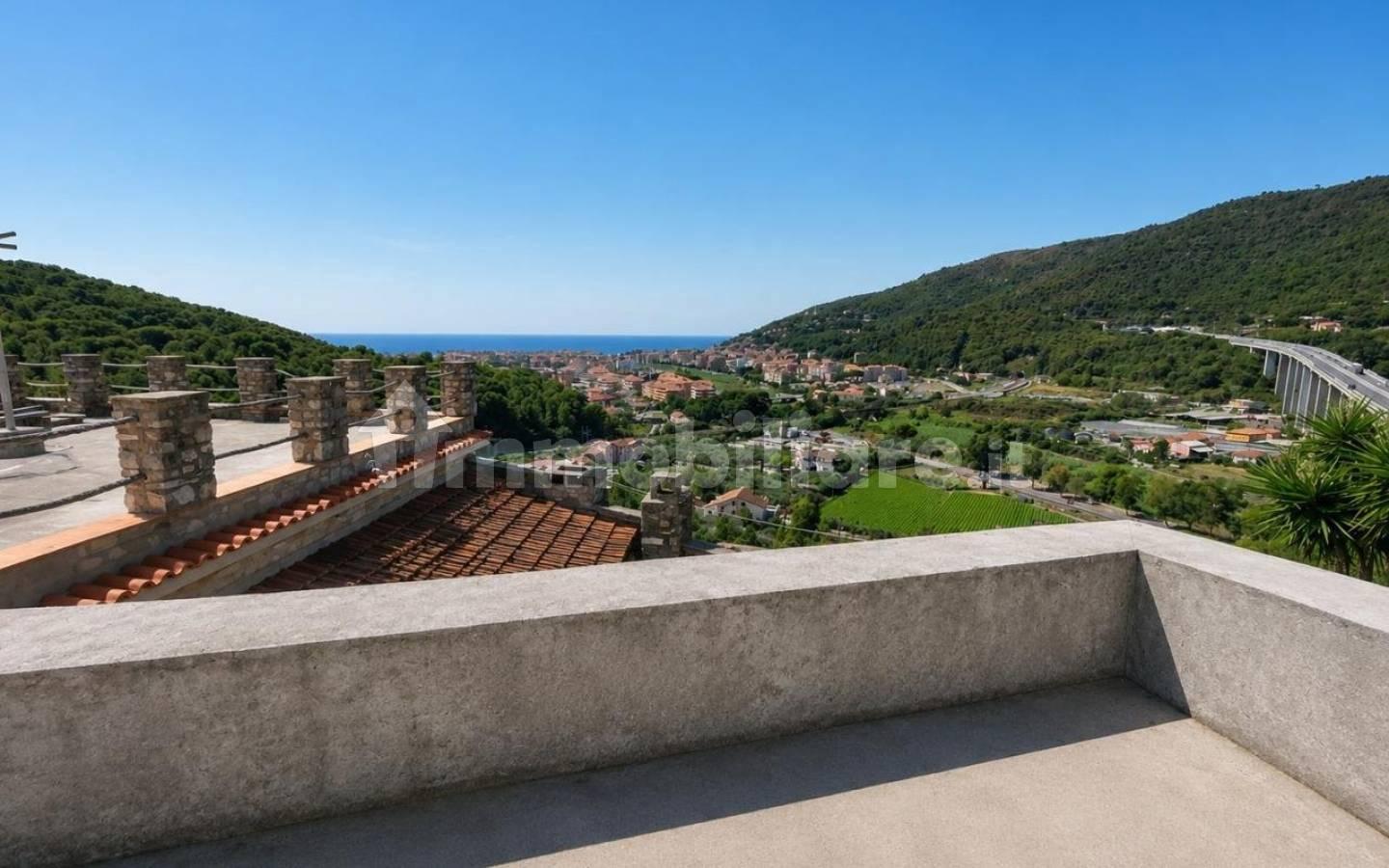 Terratetto unifamiliare 350 m², da ristrutturare, Andora