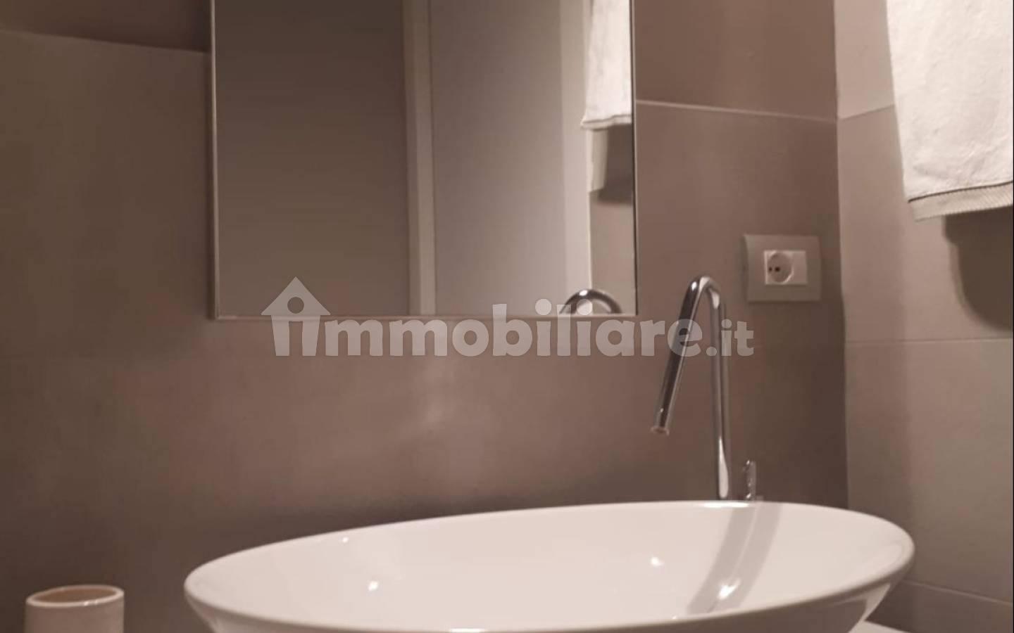 Trilocale piazza Alessandro Zoppa 10, Canelli