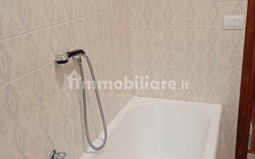 Trilocale via Monsignor Giovanni Fava 42, Centro, Gardone Riviera — foto 19 di 20