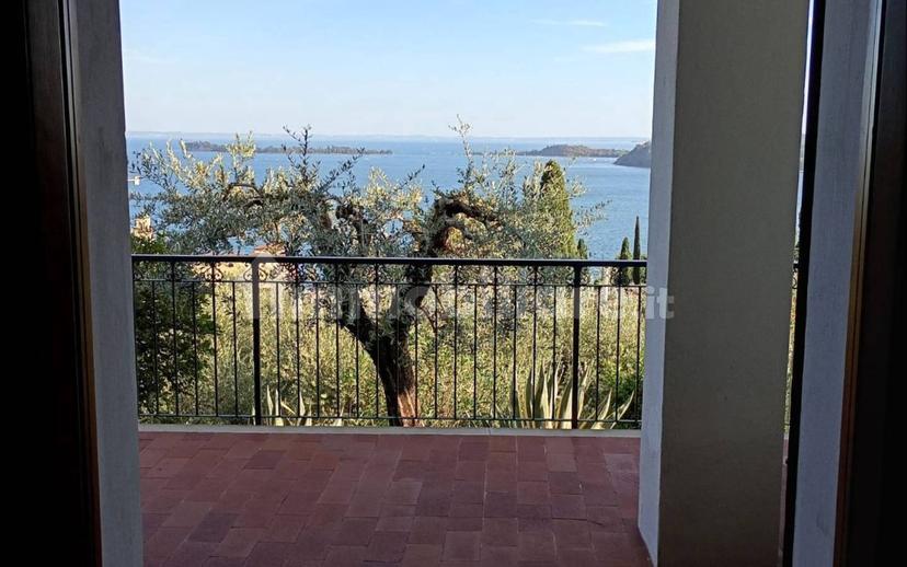 Trilocale via Monsignor Giovanni Fava 42, Centro, Gardone Riviera — foto 5 di 20