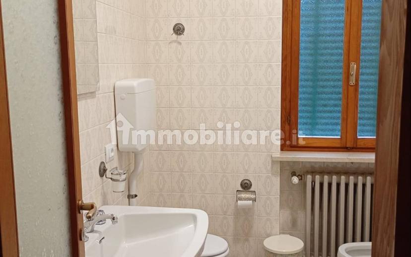 Trilocale via Monsignor Giovanni Fava 42, Centro, Gardone Riviera — foto 9 di 20