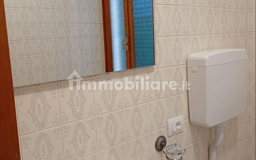 Trilocale via Monsignor Giovanni Fava 42, Centro, Gardone Riviera — foto 13 di 20