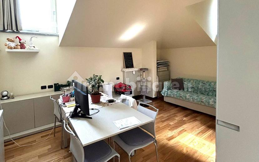 Mansarda via Alessandro Manzoni 36, Centro Storico, Monza — foto 14 di 16