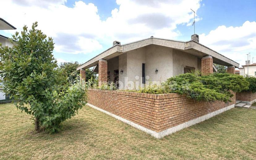 Villa unifamiliare via Colugna, Ospedale, Udine — foto 2 di 13