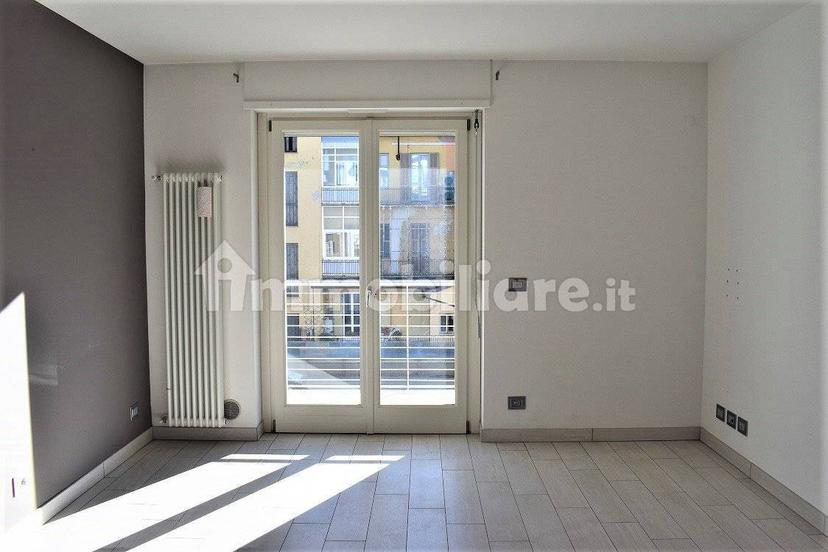 Bilocale via Carlo Emanuele III 21, Centro, Cuneo — foto 2 di 8