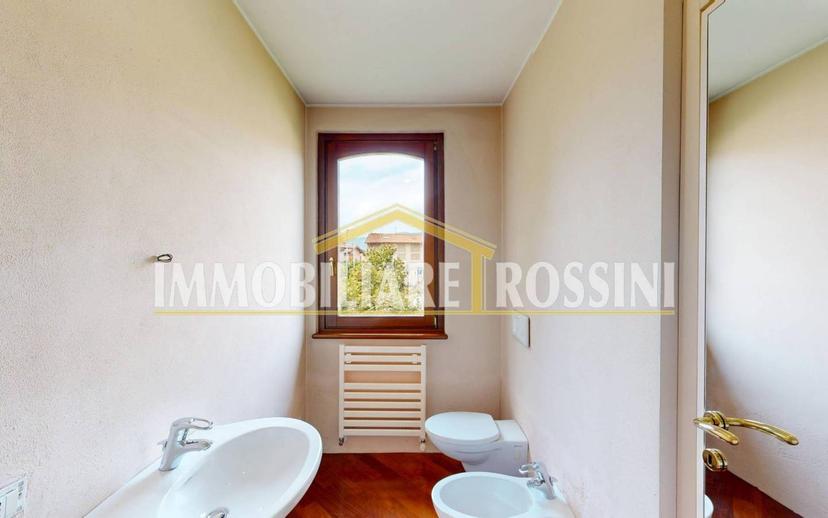 Villa a schiera via Costituzione 8a, Buguggiate — foto 2 di 49