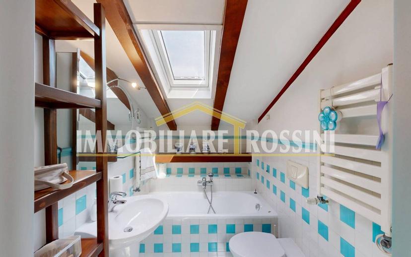 Villa a schiera via Costituzione 8a, Buguggiate — foto 3 di 49