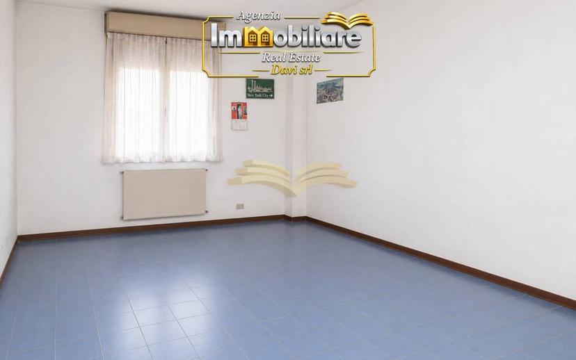 Trilocale via Carlo Casalegno, Centro, Valenza — foto 6 di 16