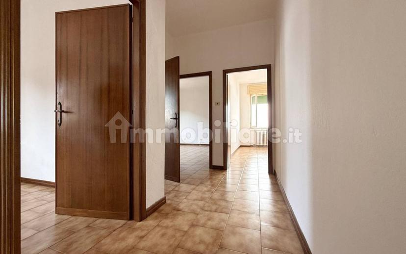 Trilocale via Merano 10, Borgo Roma, Verona