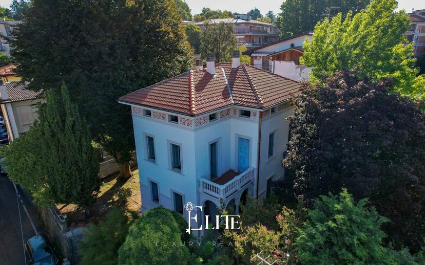Villa unifamiliare via Pietro Metastasio, Casbeno, Varese — foto 2 di 25