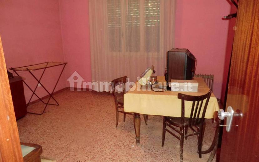 Appartamento da ristrutturare, piano terra, Via Pomposa, Ferrara