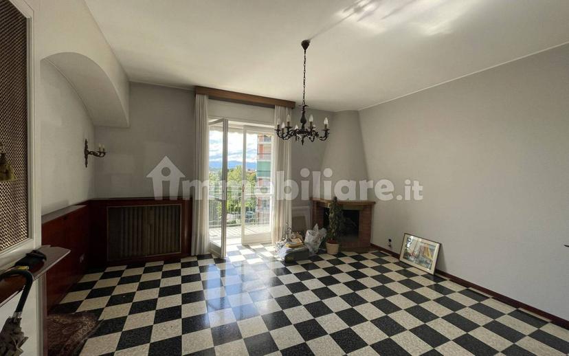 Trilocale via Faido 14, Masnago, Varese