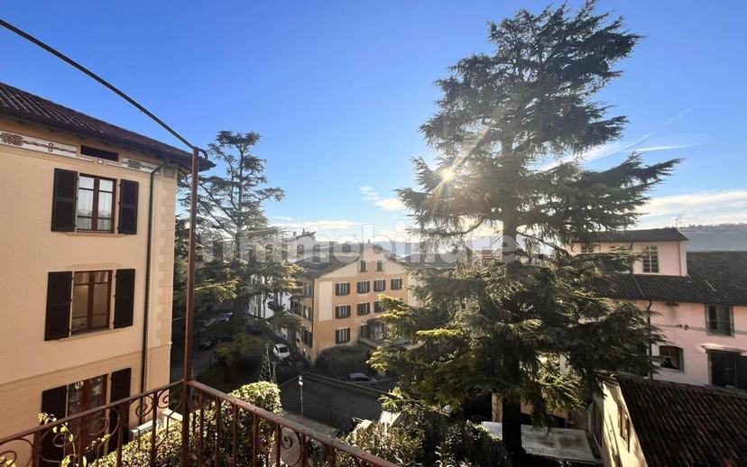 Bilocale via Brunati, Centro, Salò